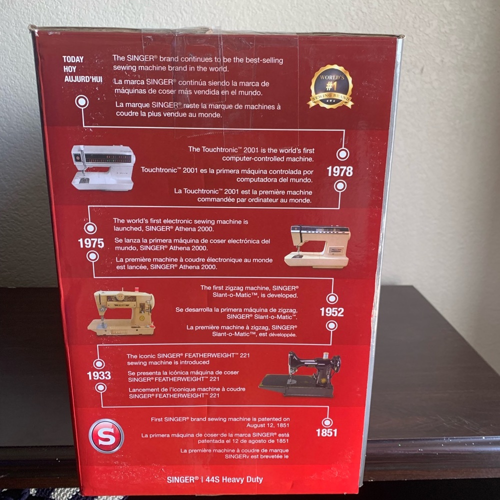 Sewing Machine - Picture 4 of 5